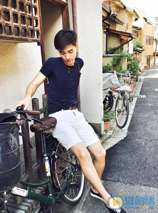 秦亦铭随性街拍 秦亦铭高清写真_秦亦铭高清剧照