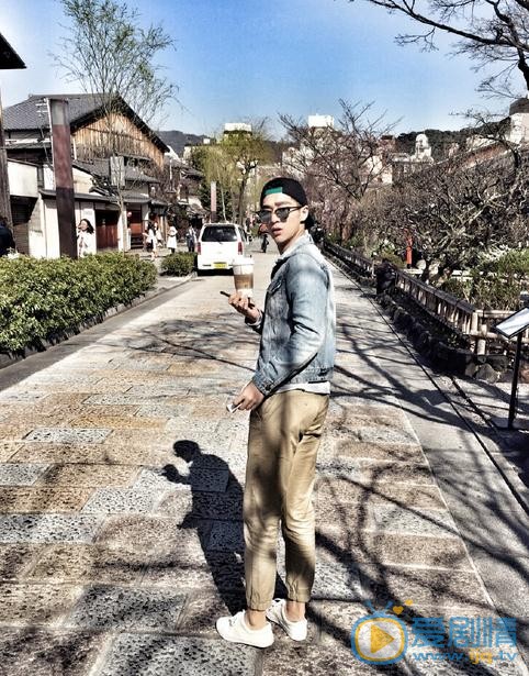 秦亦铭随性街拍 秦亦铭高清写真_秦亦铭高清剧照