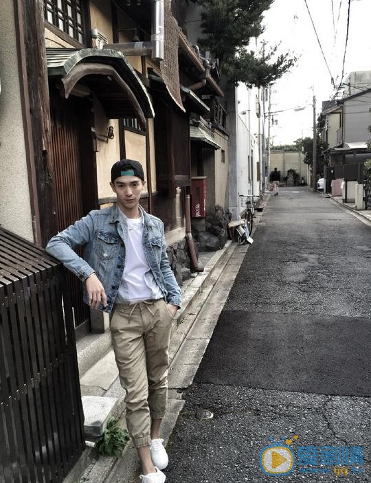 秦亦铭随性街拍 秦亦铭高清写真_秦亦铭高清剧照
