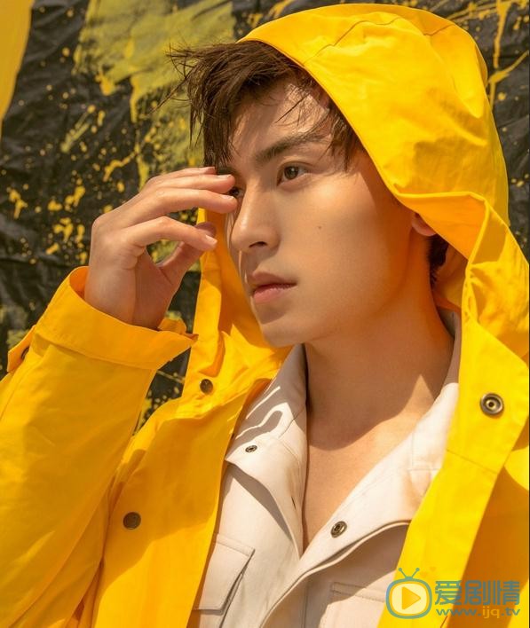 张哲瀚街拍写真 张哲瀚高清写真_张哲瀚高清剧照