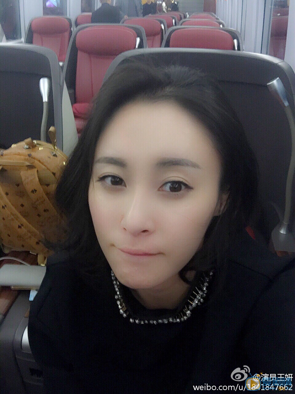 王泇淇嘟嘴卖萌照 王泇淇高清写真_王泇淇高清剧照