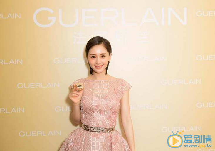 欢乐颂2曲筱绡用的粉饼和口红是什么牌子？多少钱？