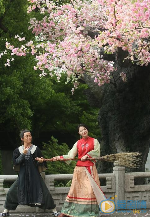 董琦《道士下山》剧照 董琦高清写真_董琦高清剧照