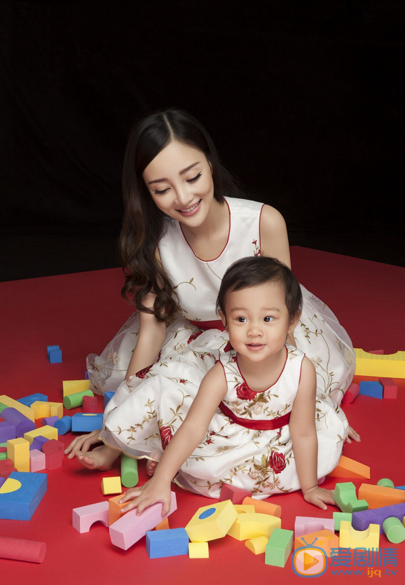李小璐全家福写真 李小璐高清写真_李小璐高清剧照