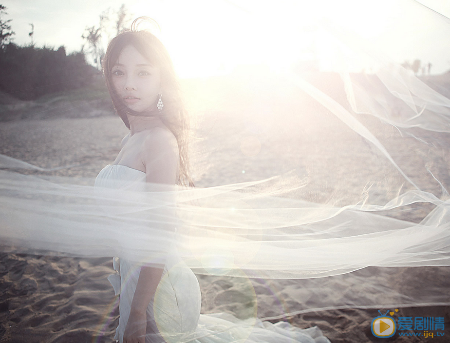 李小璐婚纱照 李小璐高清写真_李小璐高清剧照