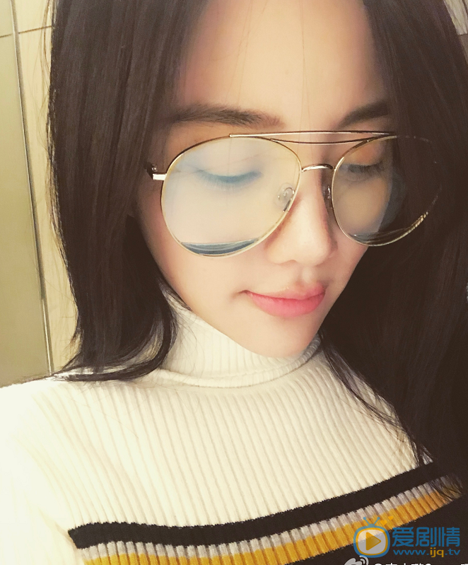 李小璐卖萌照 李小璐高清写真_李小璐高清剧照