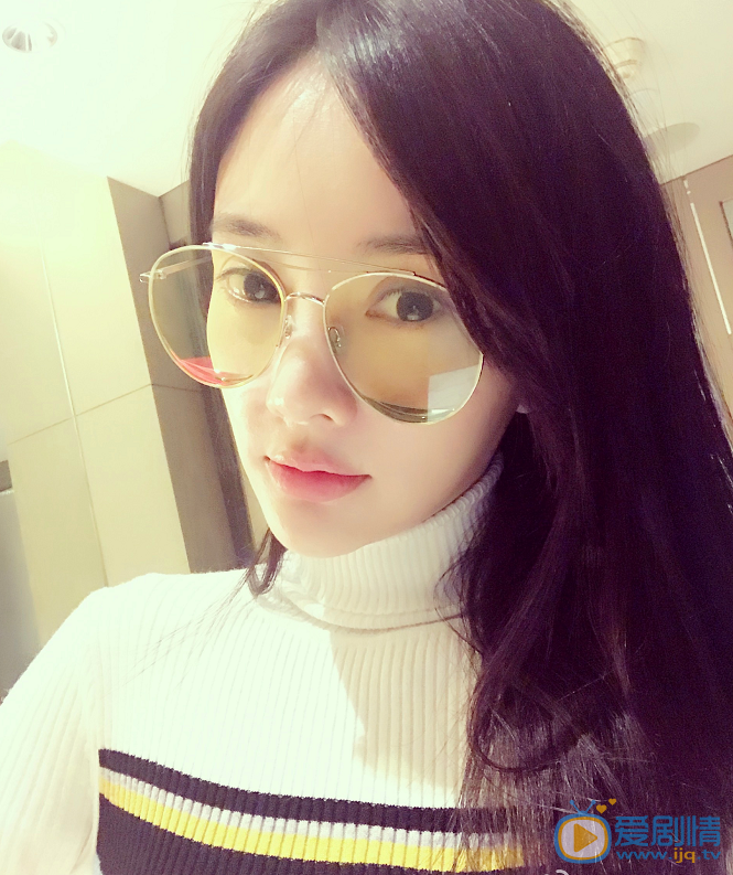 李小璐卖萌照 李小璐高清写真_李小璐高清剧照