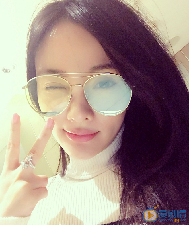 李小璐卖萌照 李小璐高清写真_李小璐高清剧照