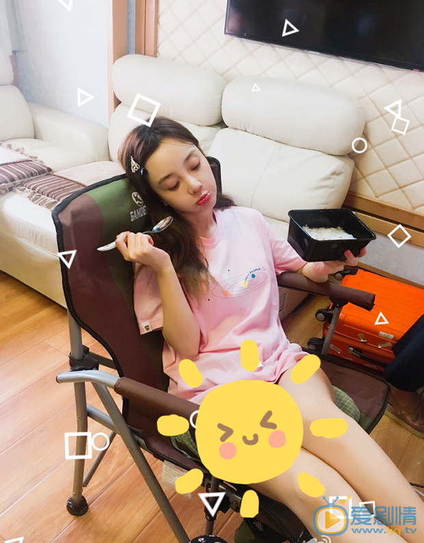 李小璐卖萌照 李小璐高清写真_李小璐高清剧照