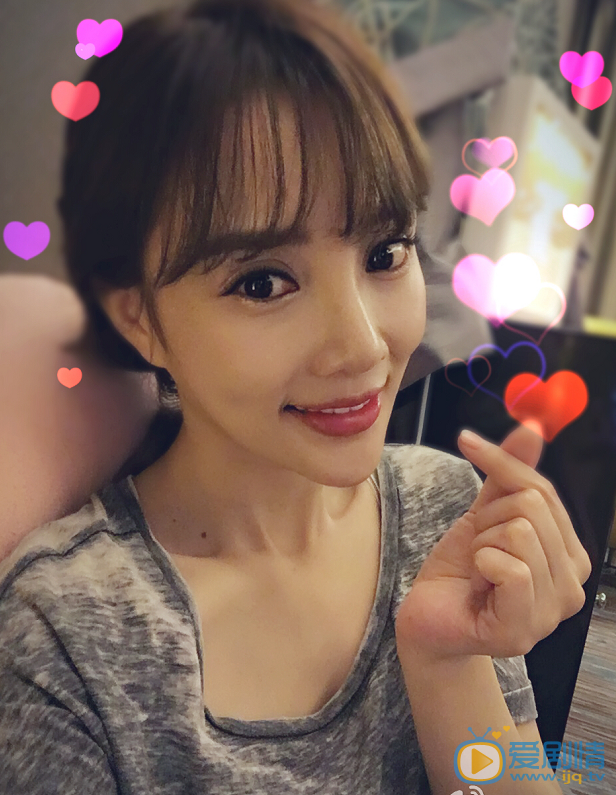 李小璐卖萌照 李小璐高清写真_李小璐高清剧照