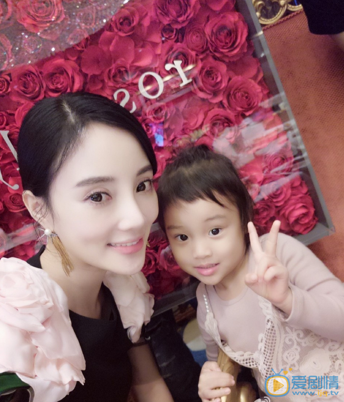 李小璐李小璐一家三口 李小璐高清写真_李小璐高清剧照