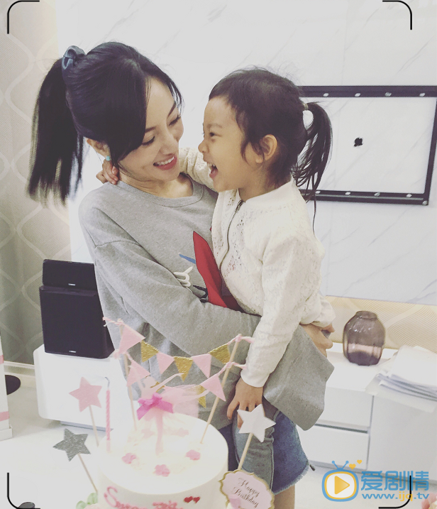 李小璐李小璐一家三口 李小璐高清写真_李小璐高清剧照
