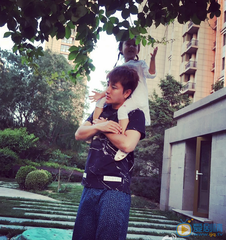 李小璐李小璐一家三口 李小璐高清写真_李小璐高清剧照