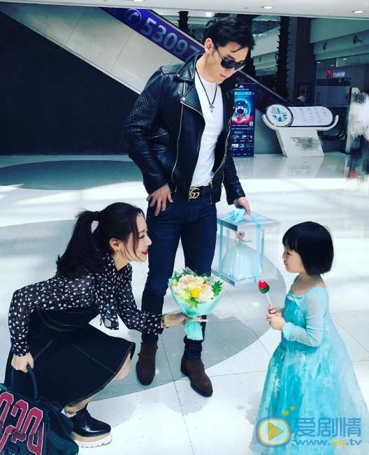 白冰家庭照 白冰高清写真_白冰高清剧照