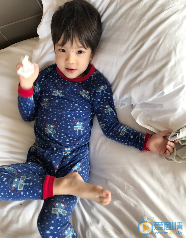 杜江儿子嗯哼呆萌照 杜江高清写真_杜江高清剧照