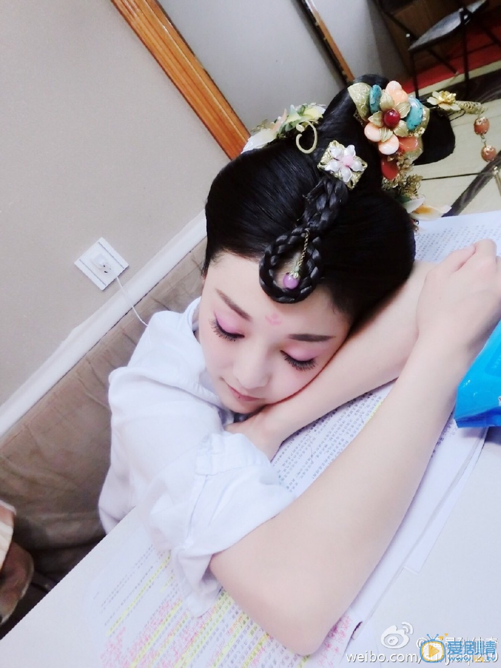 孙佳奇片场照 孙佳奇高清写真_孙佳奇高清剧照