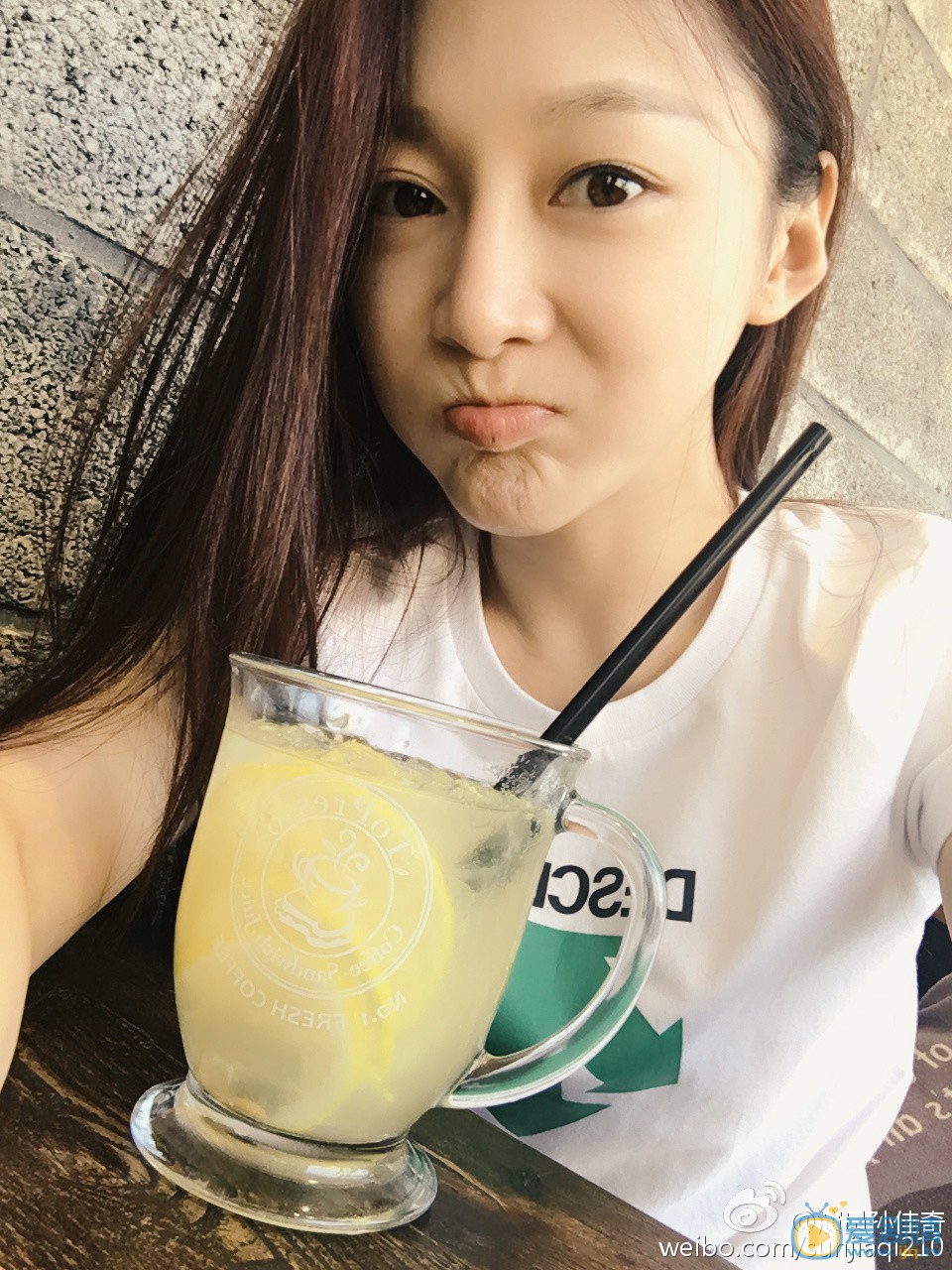 孙佳奇嘟嘴卖萌照 孙佳奇高清写真_孙佳奇高清剧照