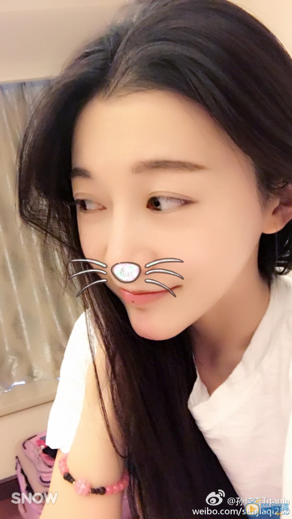 孙佳奇嘟嘴卖萌照 孙佳奇高清写真_孙佳奇高清剧照