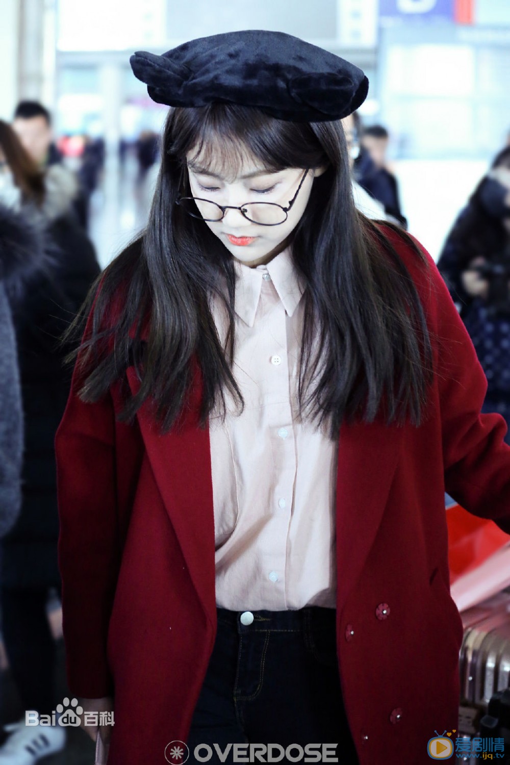 李艺彤机场路透照 李艺彤高清写真_李艺彤高清剧照