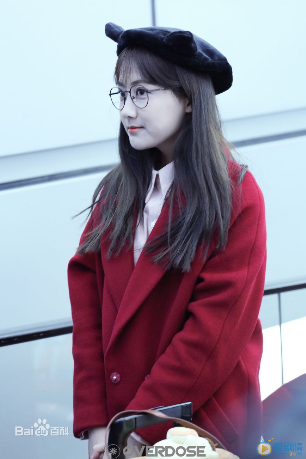 李艺彤机场路透照 李艺彤高清写真_李艺彤高清剧照