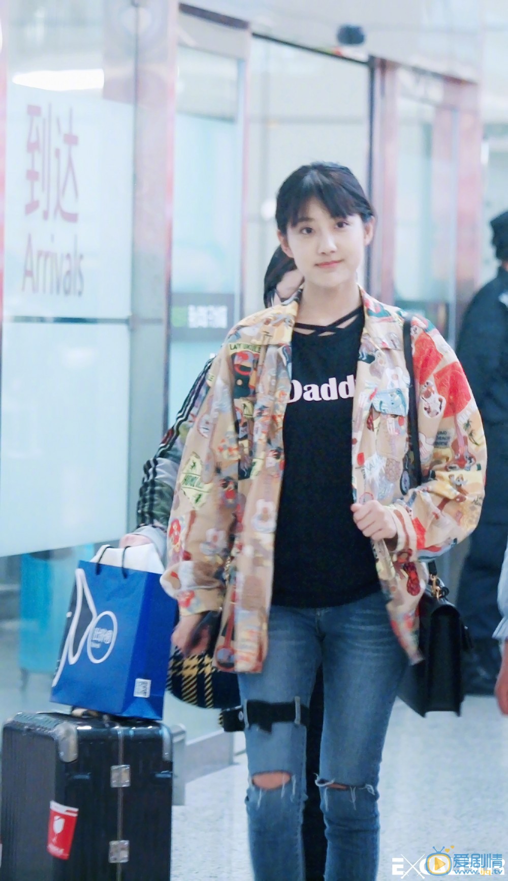 李艺彤机场路透照 李艺彤高清写真_李艺彤高清剧照