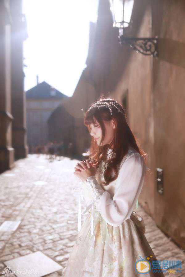 李艺彤清纯甜美写真 李艺彤高清写真_李艺彤高清剧照