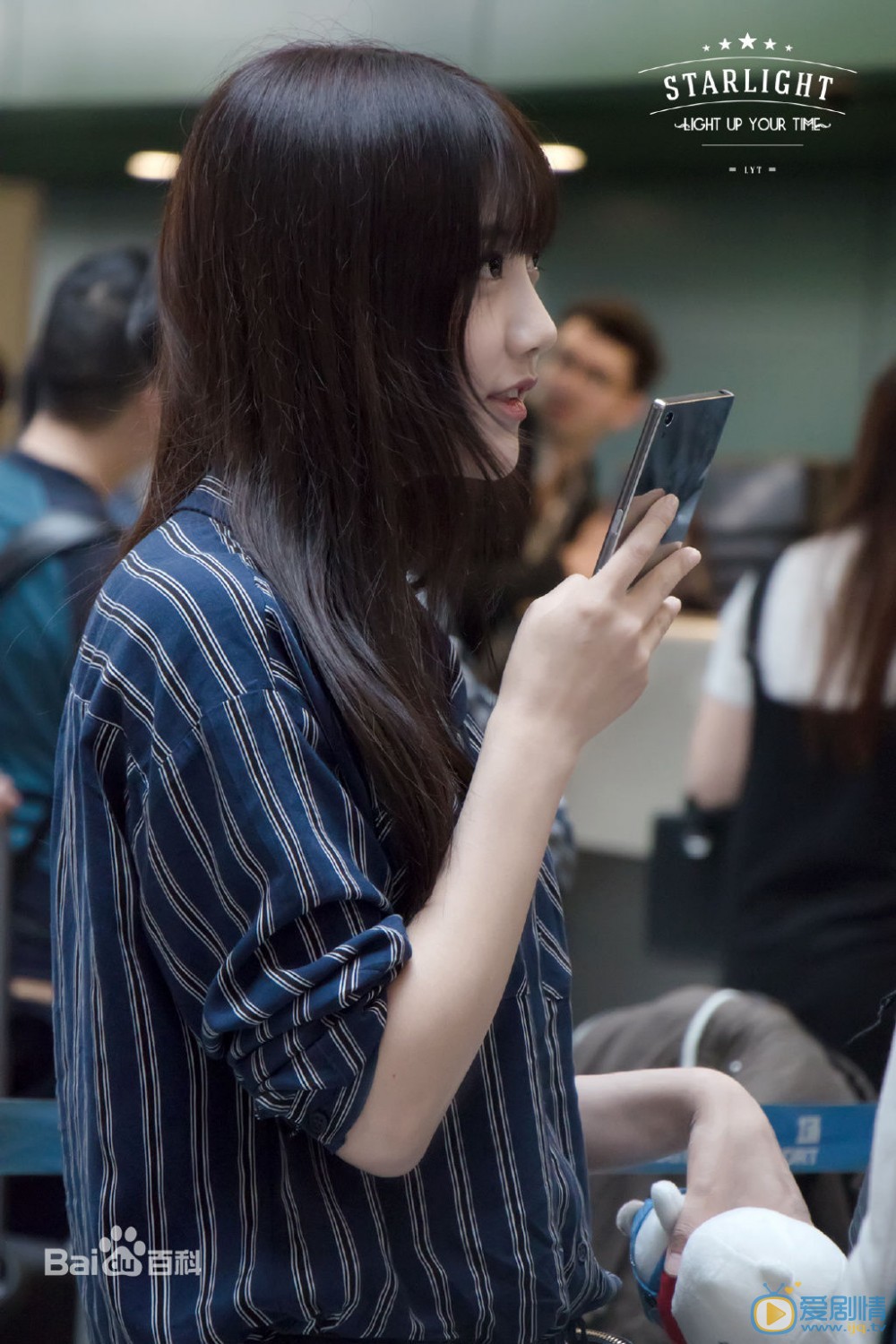 李艺彤机场路透照 李艺彤高清写真_李艺彤高清剧照