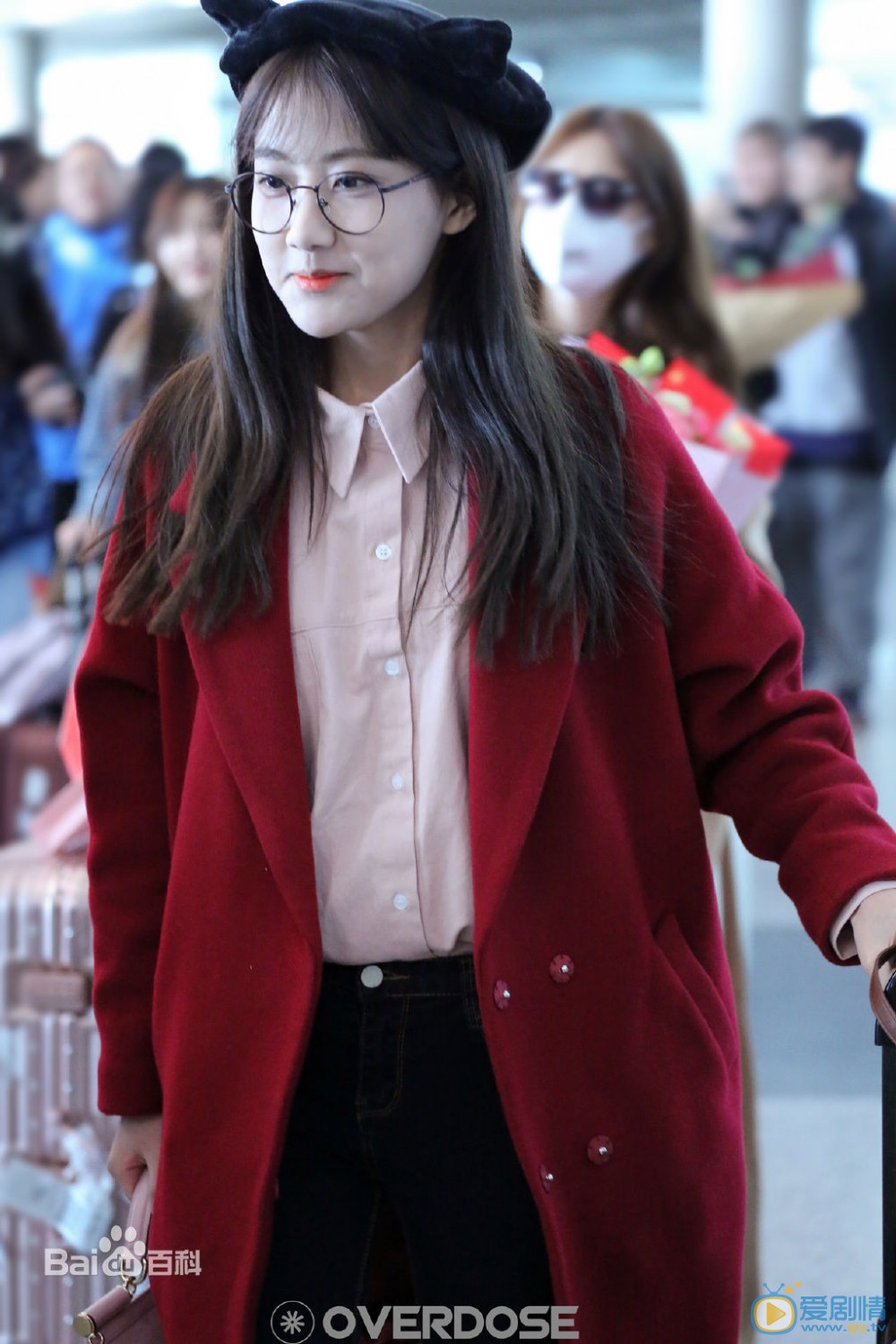 李艺彤机场路透照 李艺彤高清写真_李艺彤高清剧照