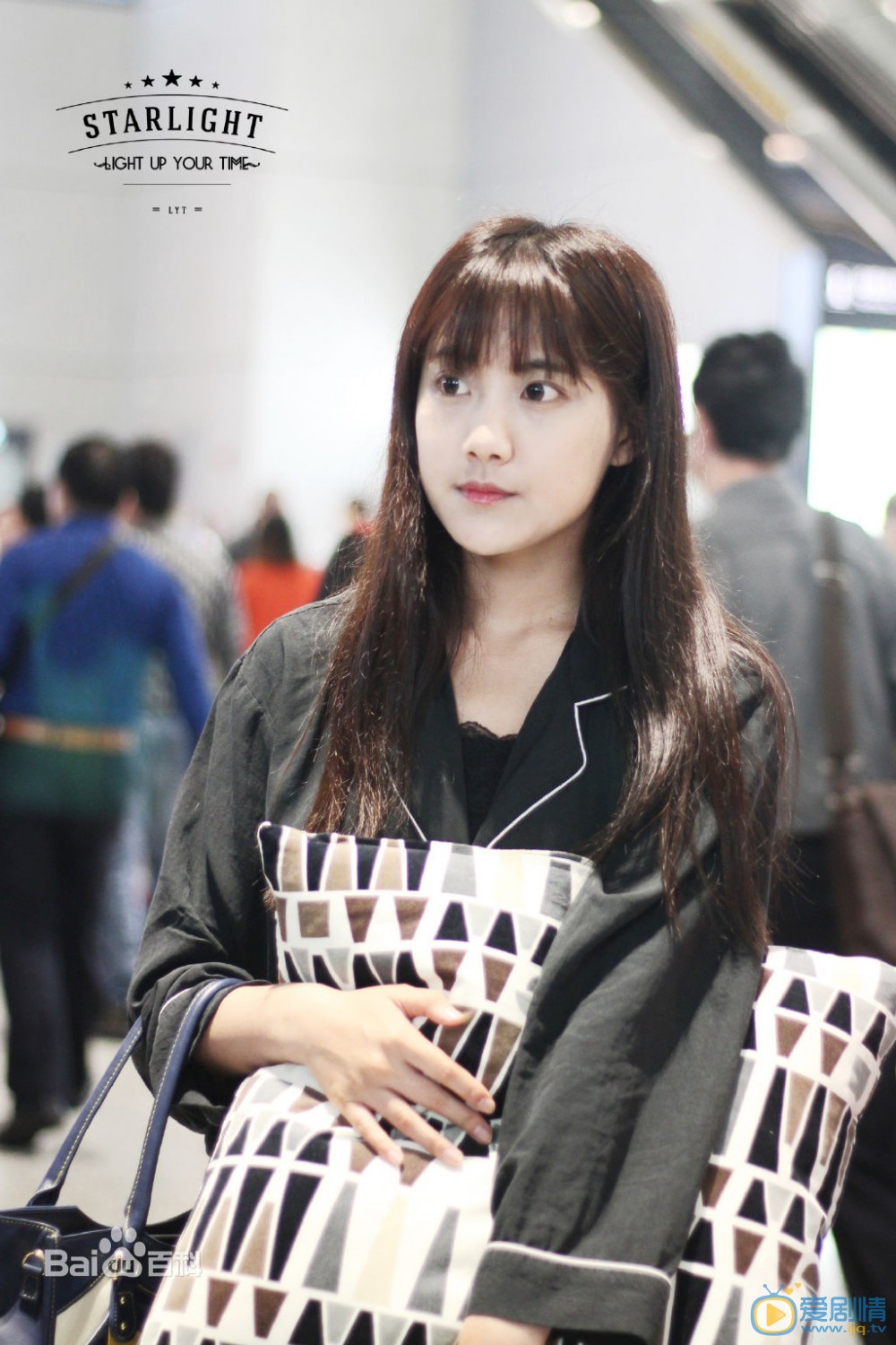 李艺彤机场路透照 李艺彤高清写真_李艺彤高清剧照