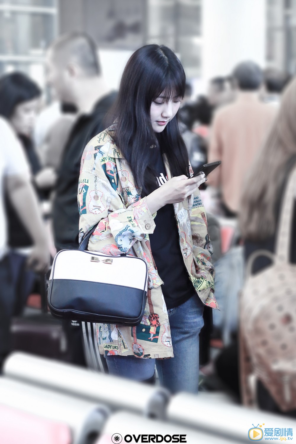 李艺彤机场路透照 李艺彤高清写真_李艺彤高清剧照