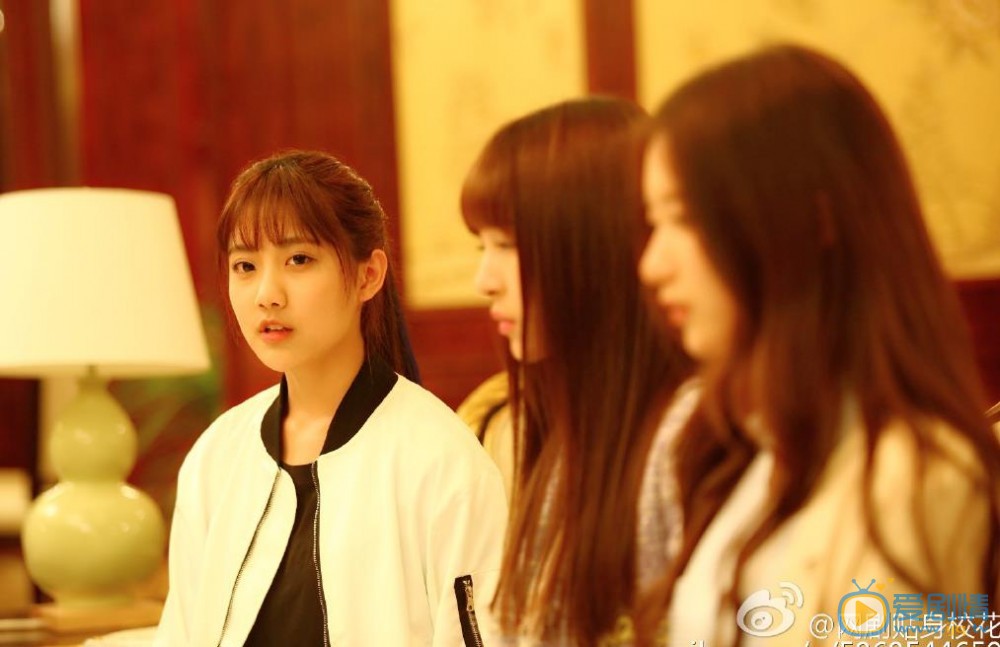 李艺彤《贴身校花》剧照 李艺彤高清写真_李艺彤高清剧照