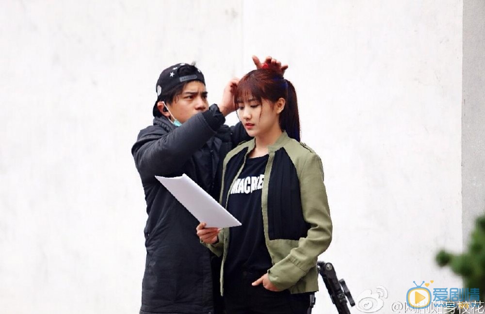 李艺彤《贴身校花》剧照 李艺彤高清写真_李艺彤高清剧照