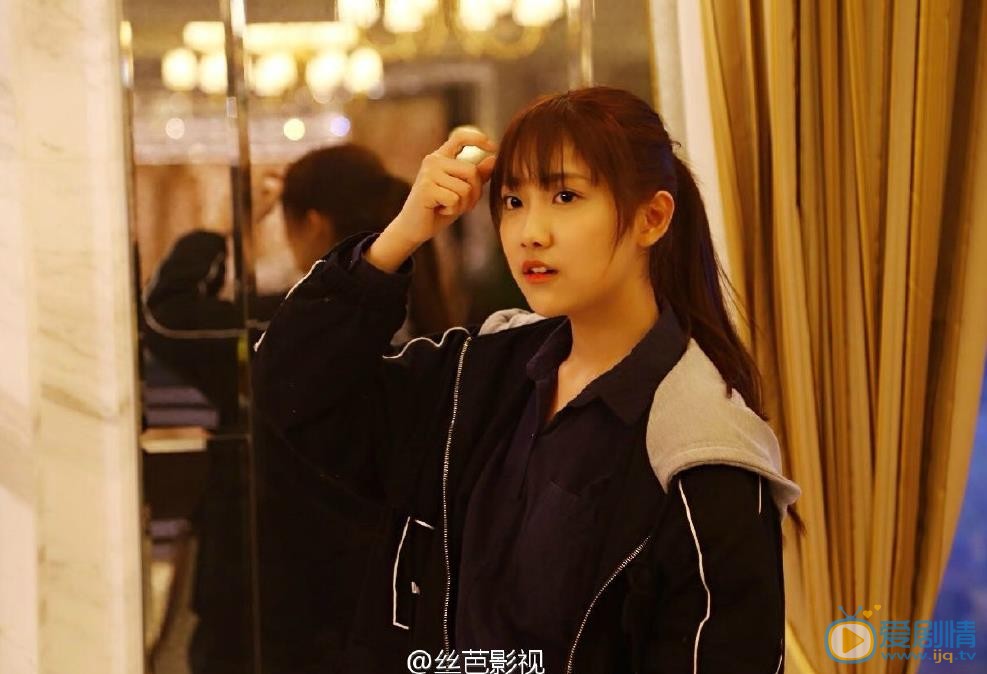 李艺彤《贴身校花》剧照 李艺彤高清写真_李艺彤高清剧照