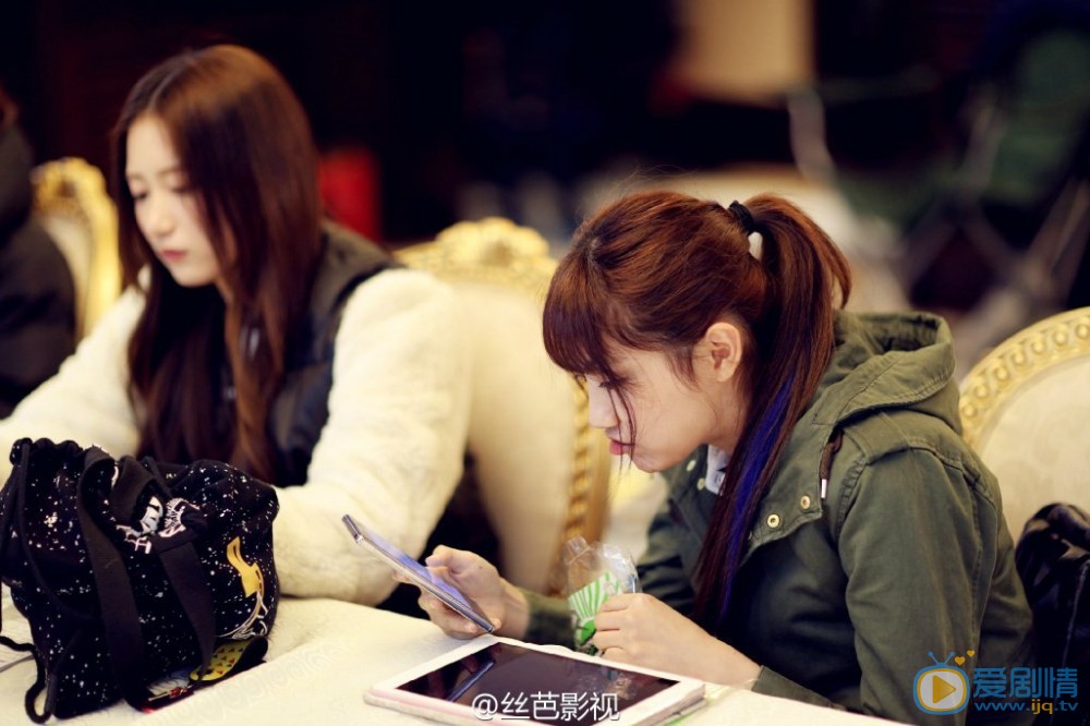 李艺彤《贴身校花》剧照 李艺彤高清写真_李艺彤高清剧照