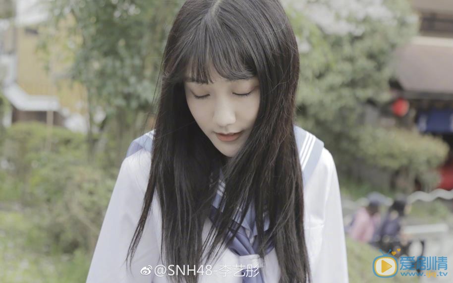 李艺彤时尚街拍 李艺彤高清写真_李艺彤高清剧照