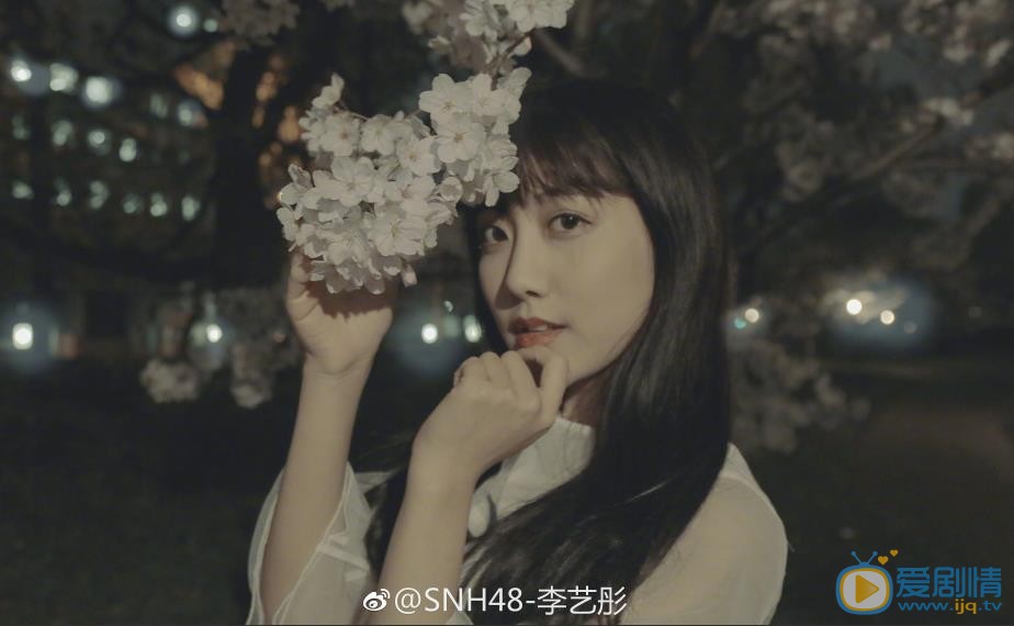 李艺彤时尚街拍 李艺彤高清写真_李艺彤高清剧照