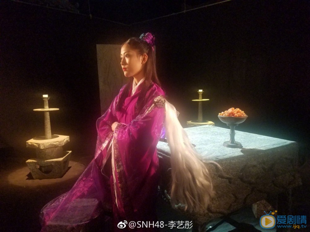 李艺彤片场照 李艺彤高清写真_李艺彤高清剧照