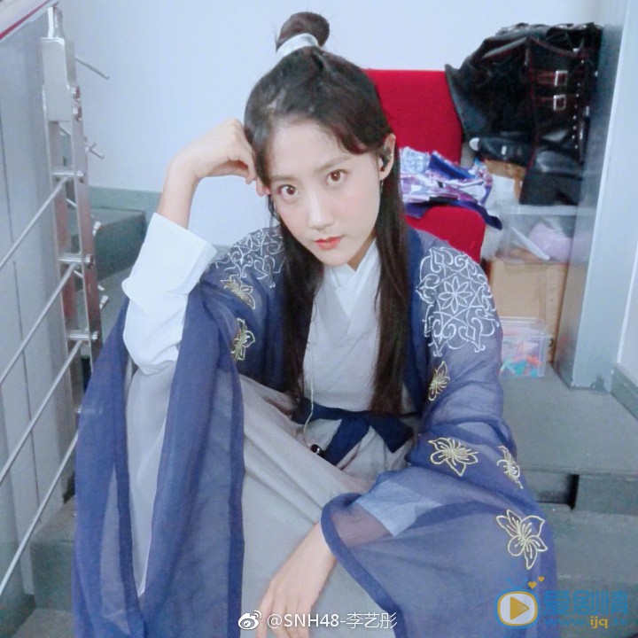 李艺彤片场照 李艺彤高清写真_李艺彤高清剧照