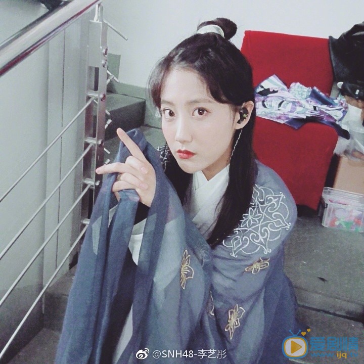 李艺彤片场照 李艺彤高清写真_李艺彤高清剧照