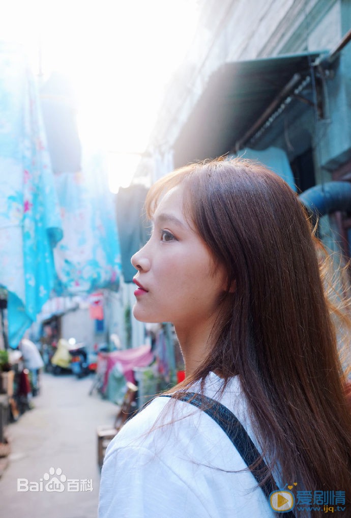 许佳琪随性街拍 许佳琪高清写真_许佳琪高清剧照