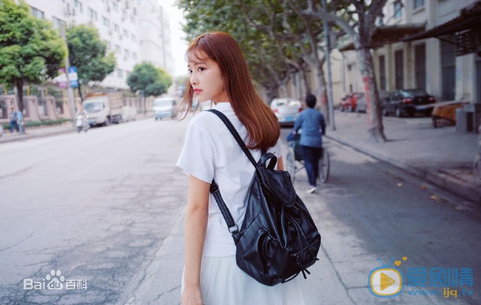 许佳琪随性街拍 许佳琪高清写真_许佳琪高清剧照