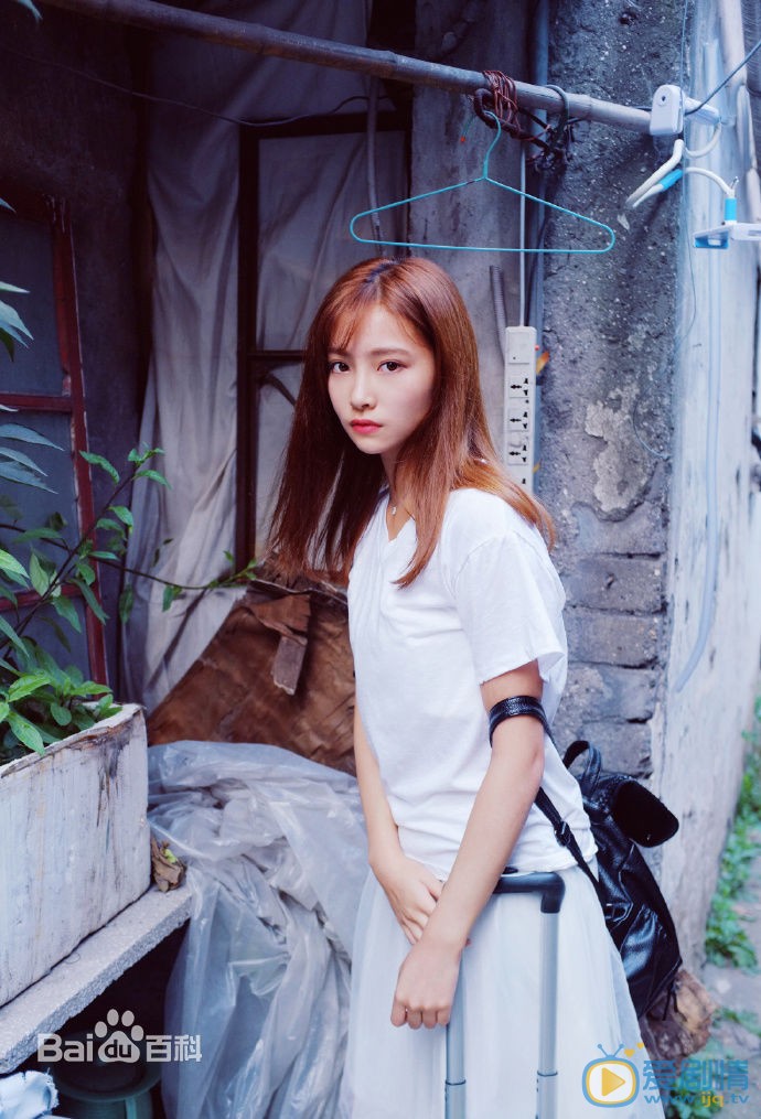 许佳琪随性街拍 许佳琪高清写真_许佳琪高清剧照