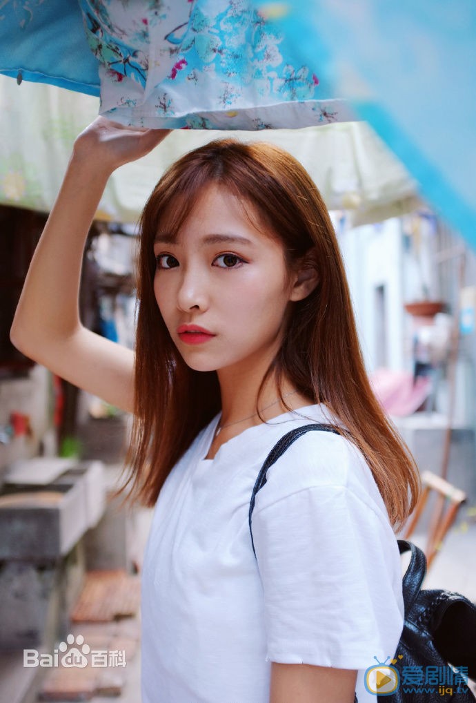 许佳琪随性街拍 许佳琪高清写真_许佳琪高清剧照