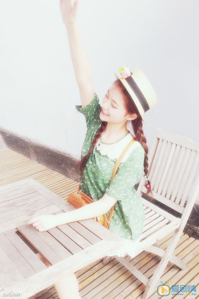 许佳琪随性街拍 许佳琪高清写真_许佳琪高清剧照