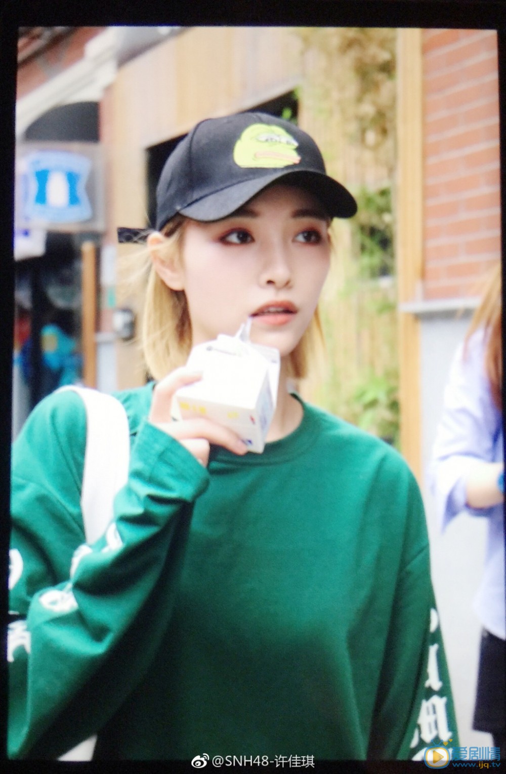 许佳琪随性街拍 许佳琪高清写真_许佳琪高清剧照