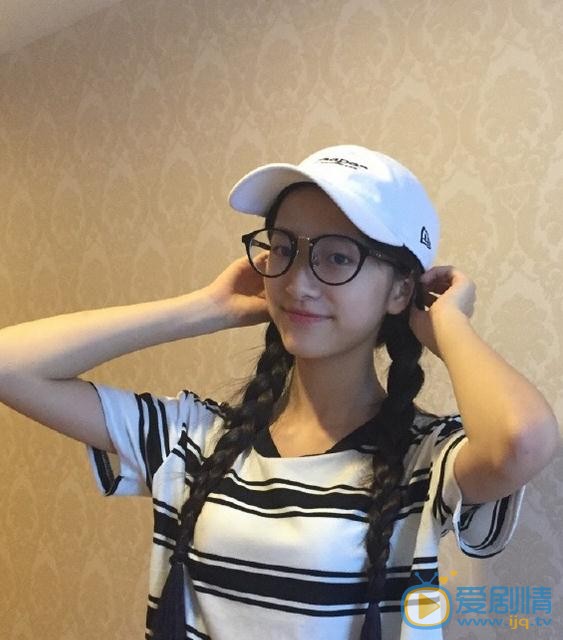 杨肸子生活照 杨肸子高清写真_杨肸子高清剧照