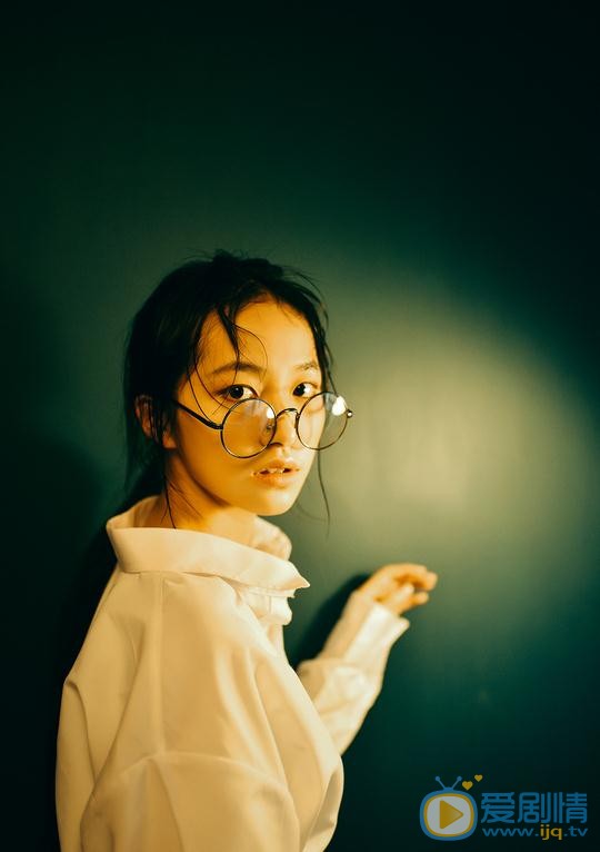 杨肸子帅气写真 杨肸子高清写真_杨肸子高清剧照