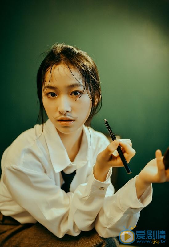 杨肸子帅气写真 杨肸子高清写真_杨肸子高清剧照