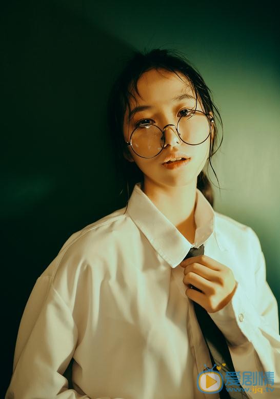 杨肸子帅气写真 杨肸子高清写真_杨肸子高清剧照