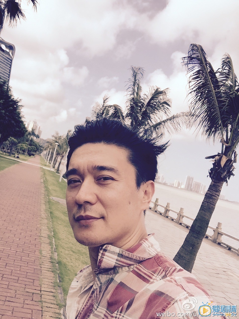 张明健生活照 张明健高清写真_张明健高清剧照
